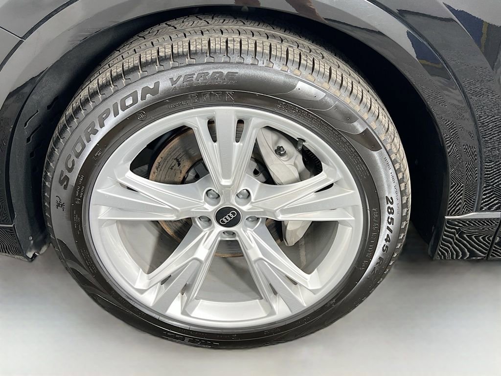 Used 2022 Audi Q8 Prestige w/ Prestige Package image 32