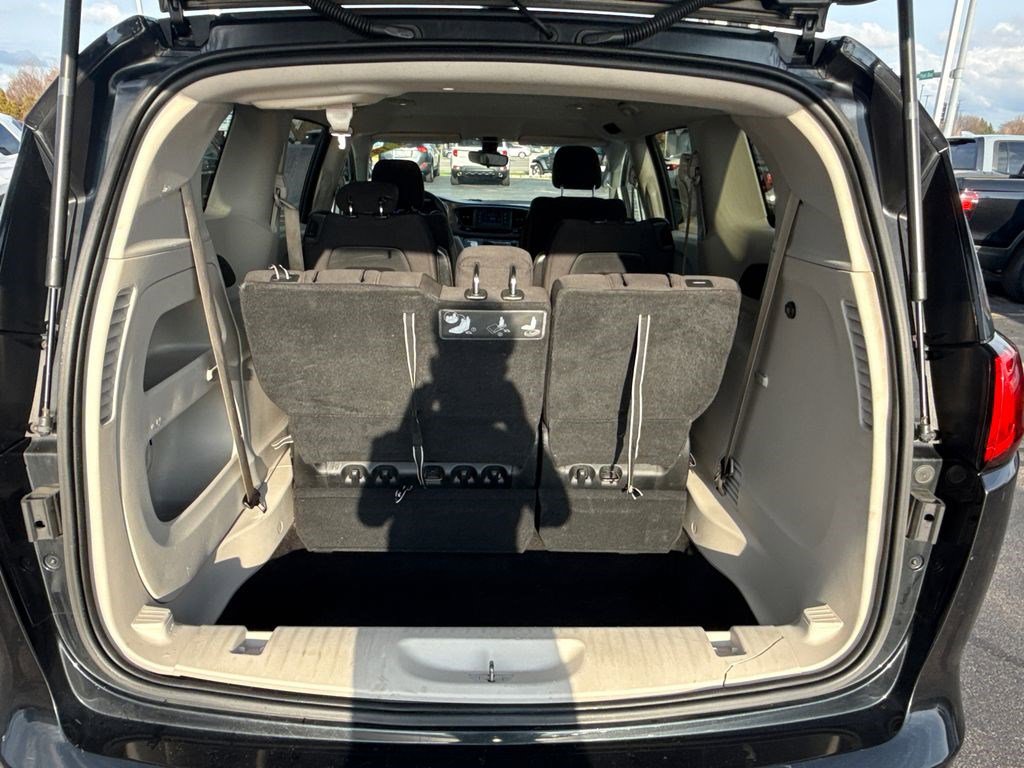 Used 2017 Chrysler Pacifica LX image 16