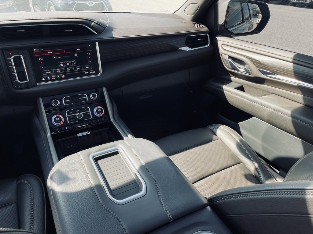 Used 2021 GMC Yukon Denali w/ Denali Premium Package image 25