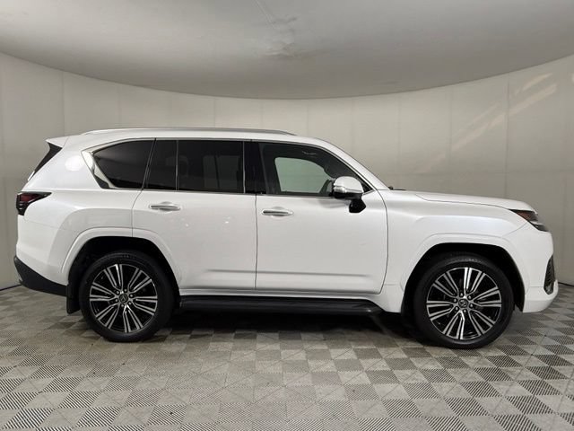 Used 2022 Lexus LX 600 4WD w/ Luxury Package image 5