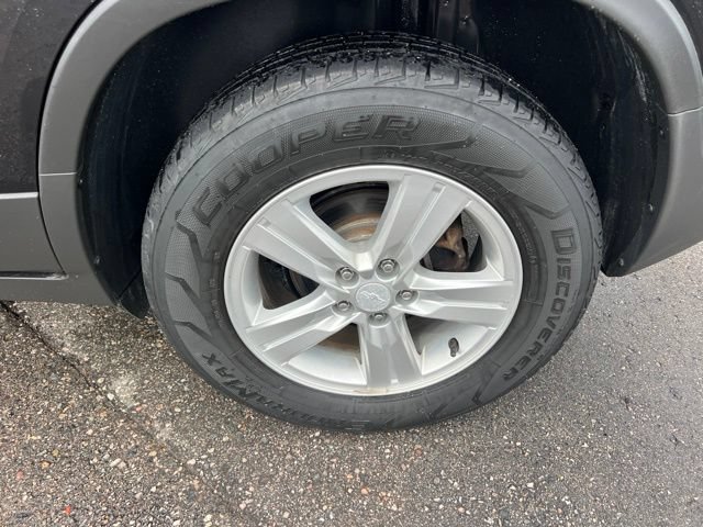 Used 2017 Chevrolet Trax LT w/ LT Convenience Package AWD/4WD image 9