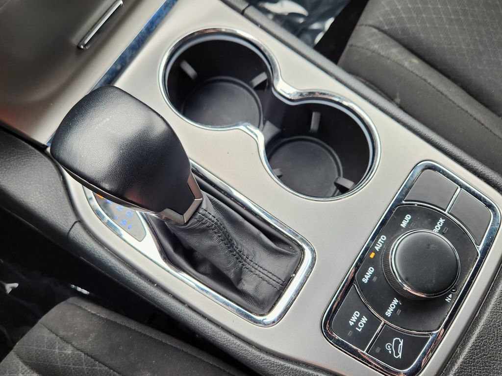 Used 2021 Jeep Grand Cherokee Laredo image 11