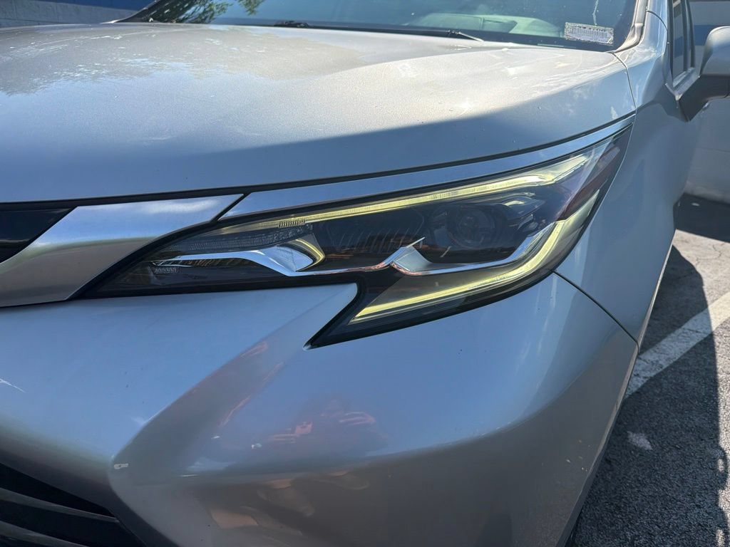 Used 2024 Toyota Sienna Platinum FWD image 9