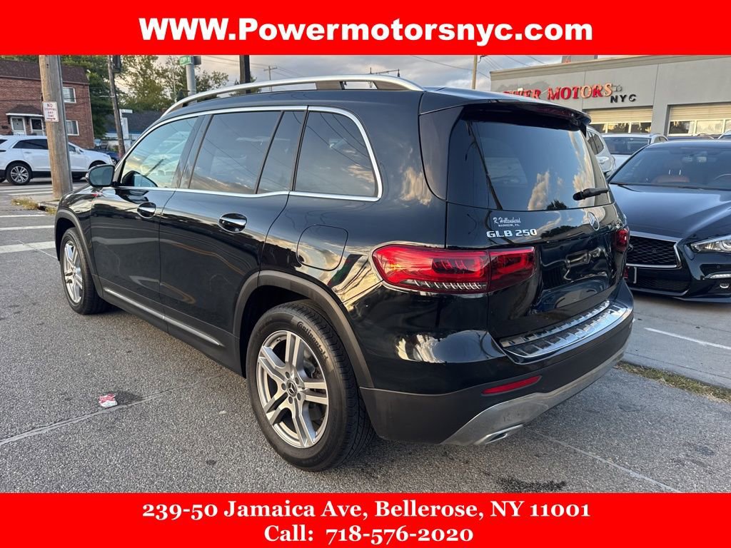 Used 2021 Mercedes-Benz GLB 250 4MATIC w/ Premium Package image 3