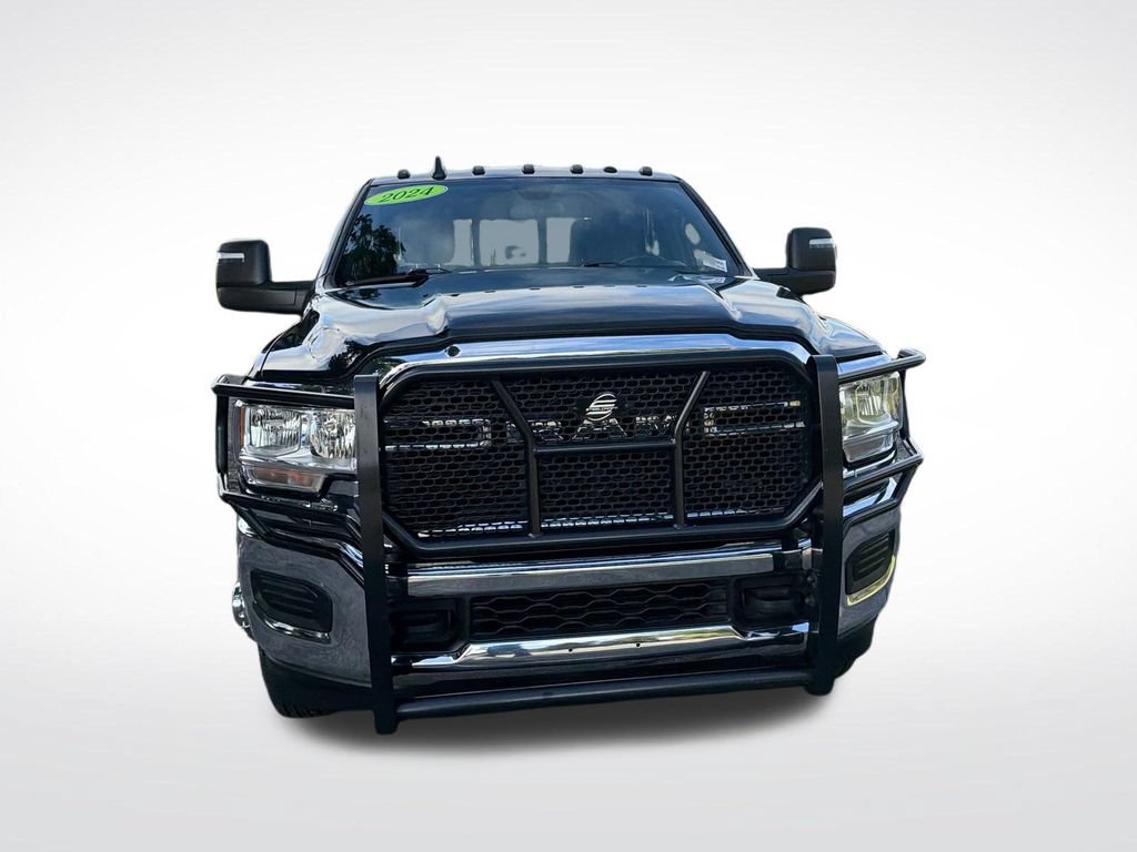 Used 2024 RAM 3500 Tradesman w/ Chrome Appearance Group AWD/4WD image 9
