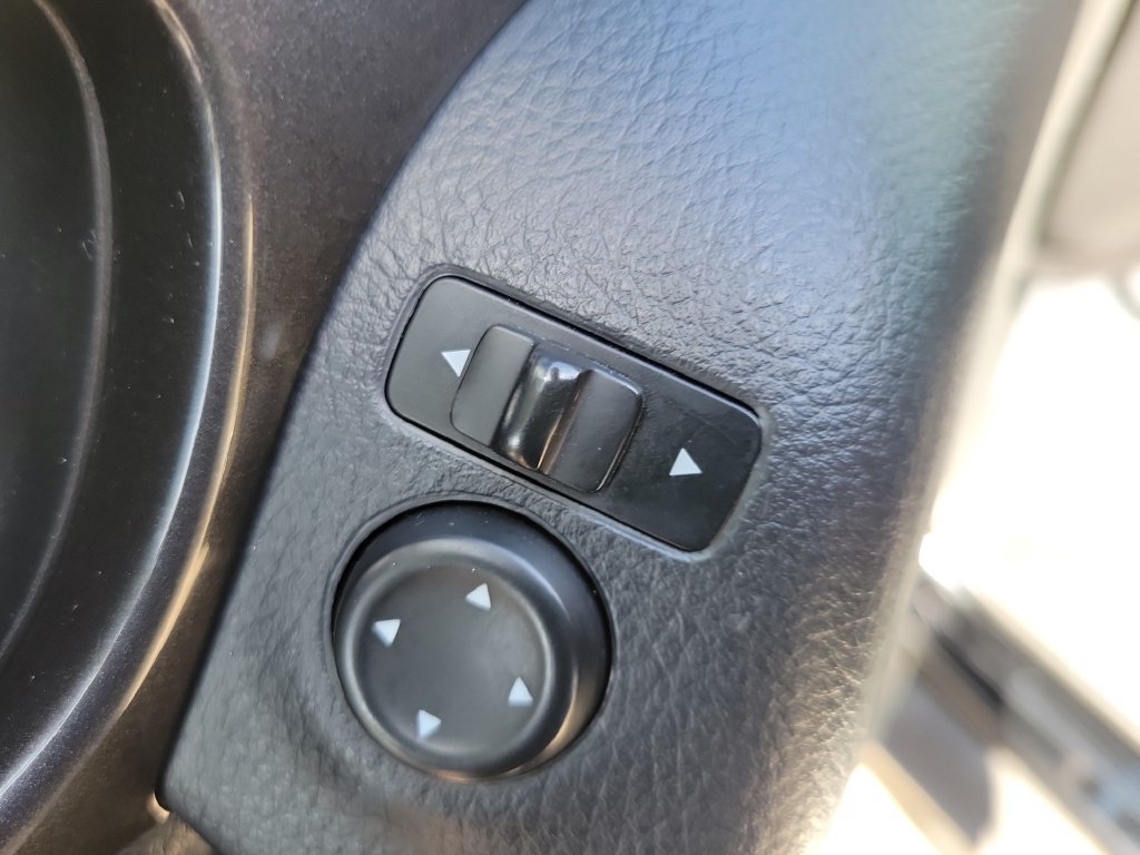 Used 2020 Nissan Rogue SV FWD image 17