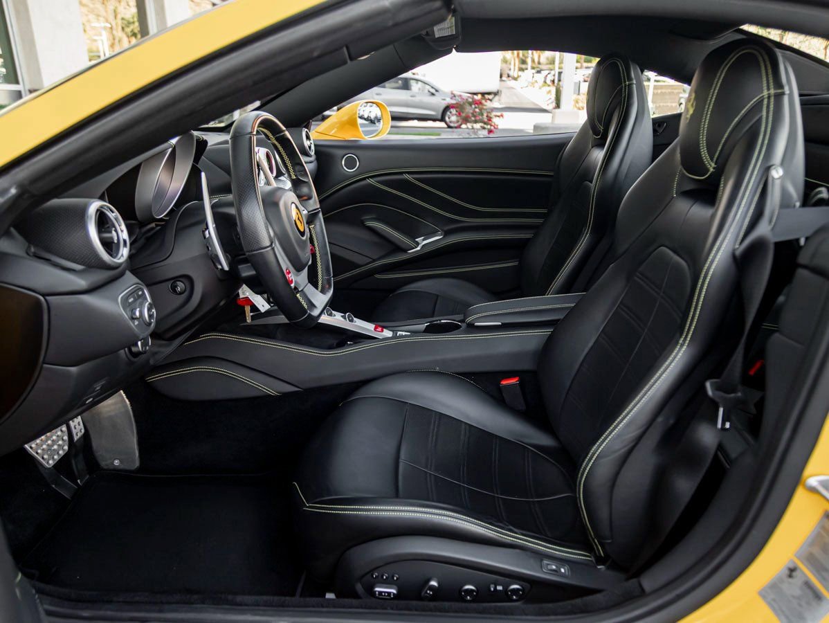 Used 2018 Ferrari California T image 15