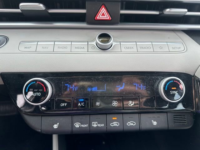 Used 2024 Hyundai Elantra Limited FWD image 16