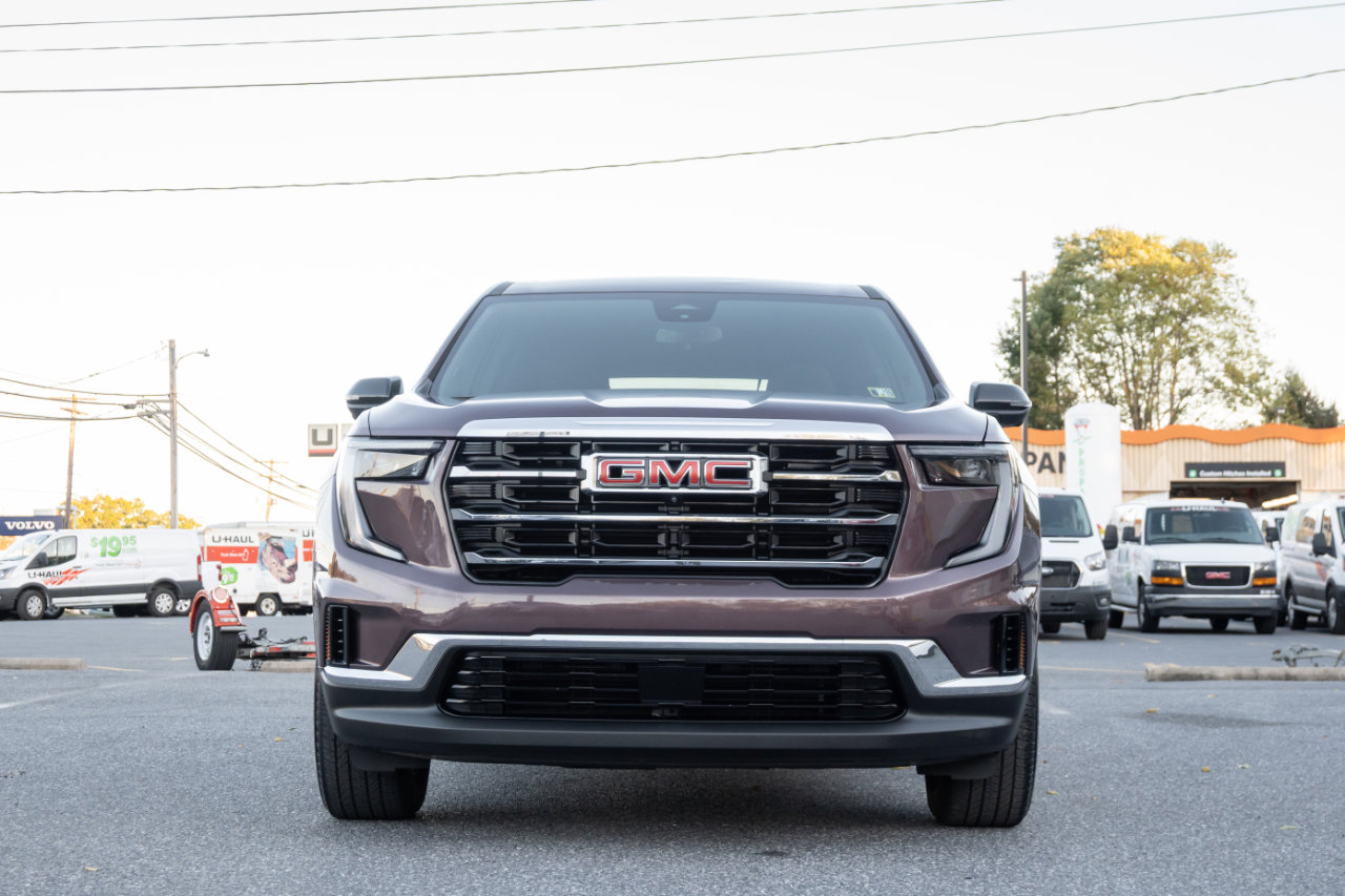 Used 2025 GMC Acadia Elevation image 3
