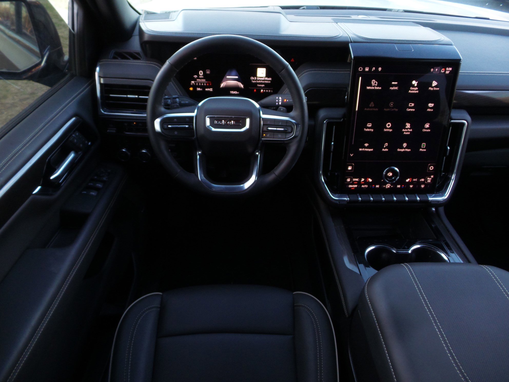 Used 2025 GMC Yukon Elevation image 18