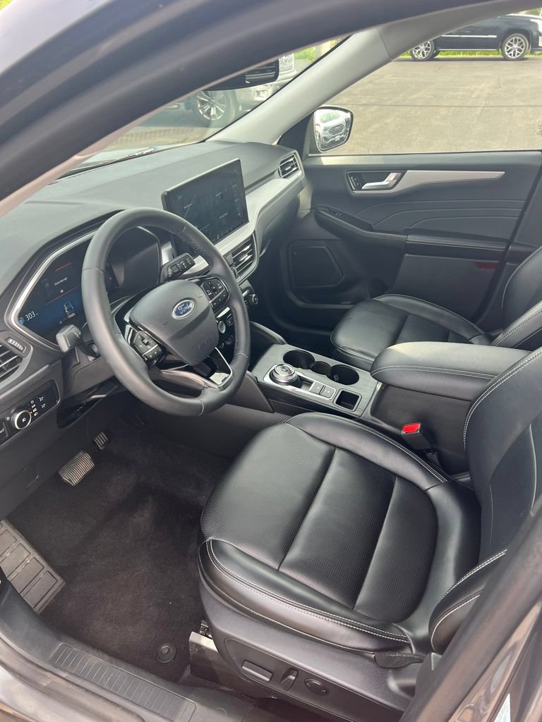 Used 2024 Ford Escape Platinum AWD/4WD image 9