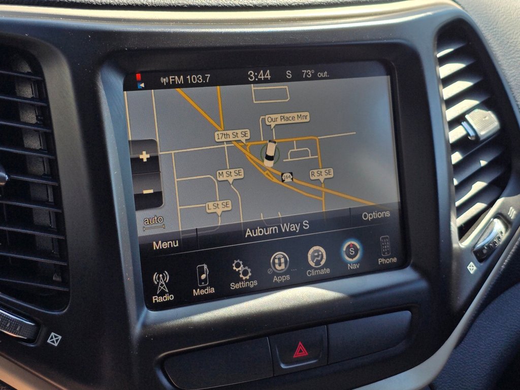 Used 2016 Jeep Cherokee Latitude FWD image 7