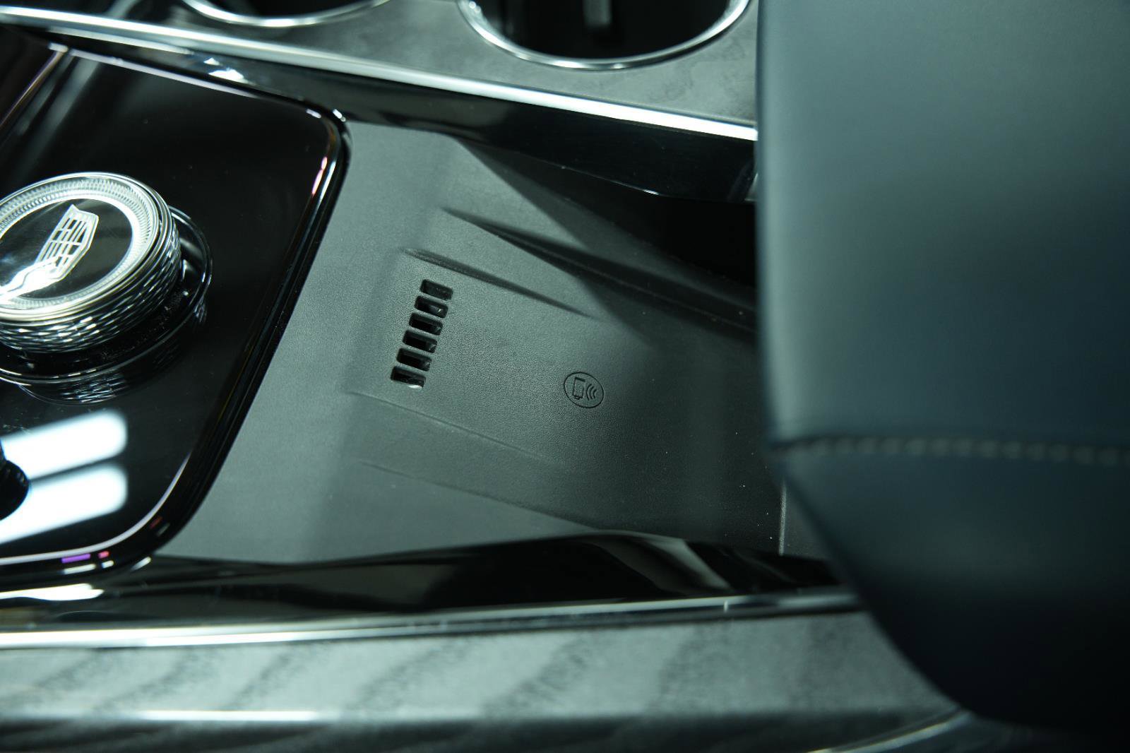 Used 2025 Cadillac Escalade IQ Luxury 2 w/ LPO, Premium Carpet Package image 41