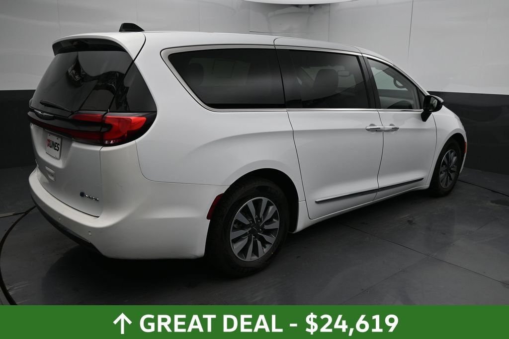 Used 2023 Chrysler Pacifica Limited FWD image 13