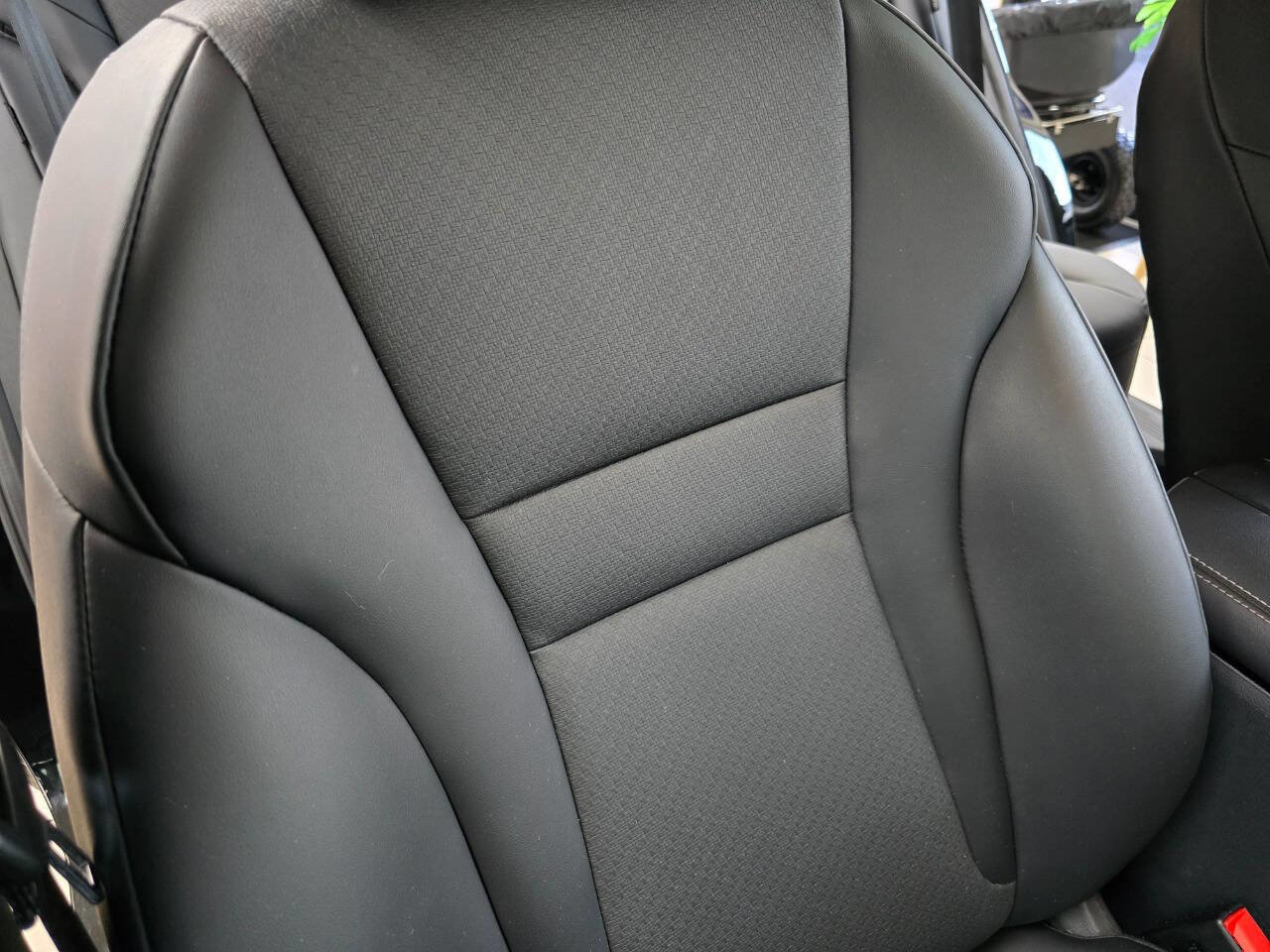 Used 2023 Nissan Rogue SV w/ SV Premium B Package image 23
