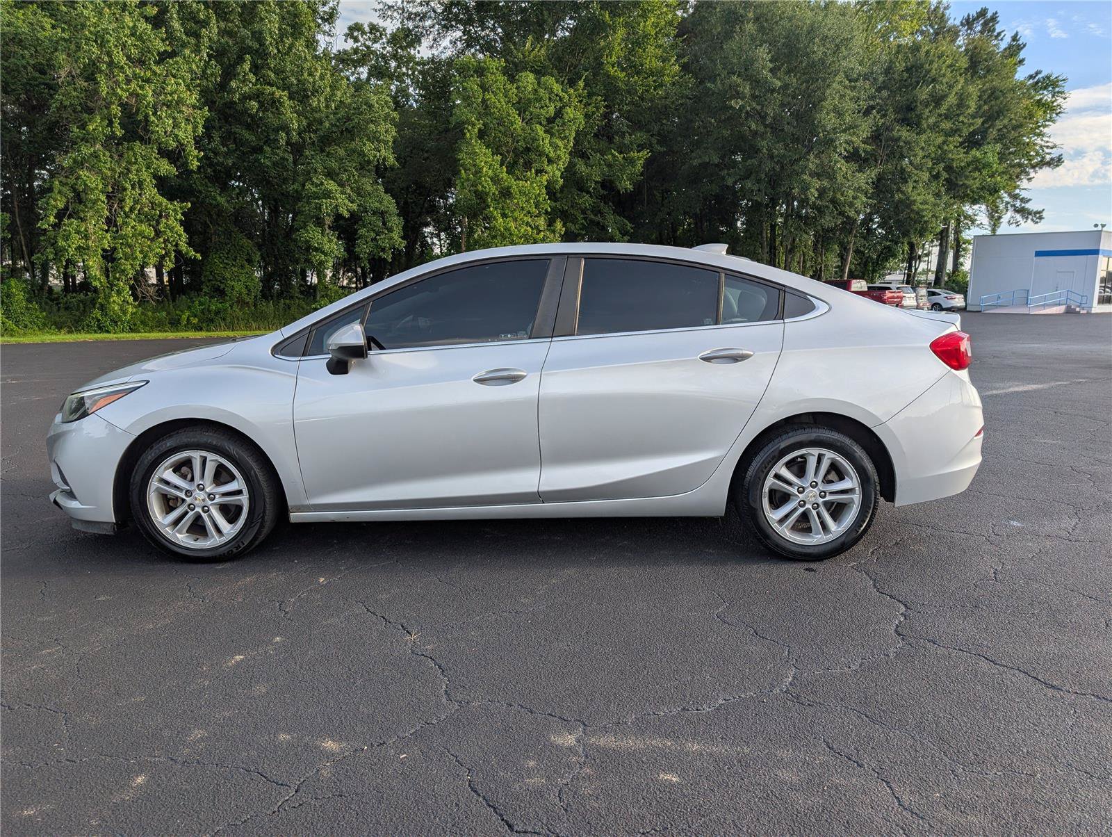 Used 2016 Chevrolet Cruze LT w/ Convenience Package FWD image 2