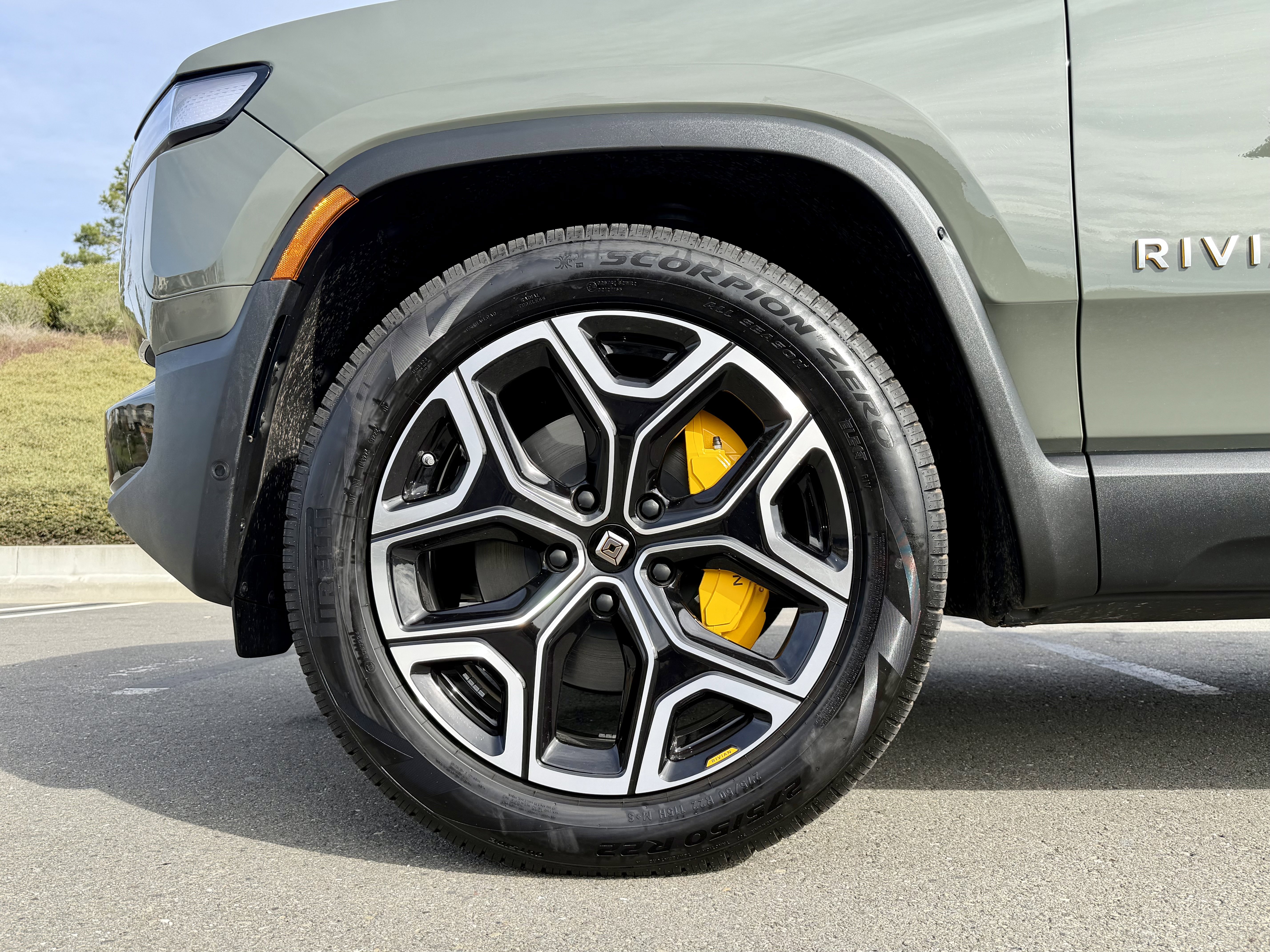 Used 2022 Rivian R1T Launch Edition image 24