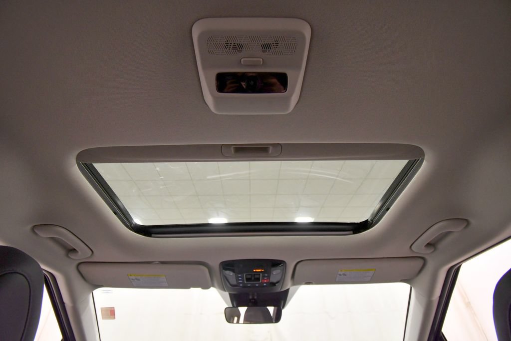 Certified 2026 Kia Carnival SX w/ SX Dark Edition Package FWD image 17