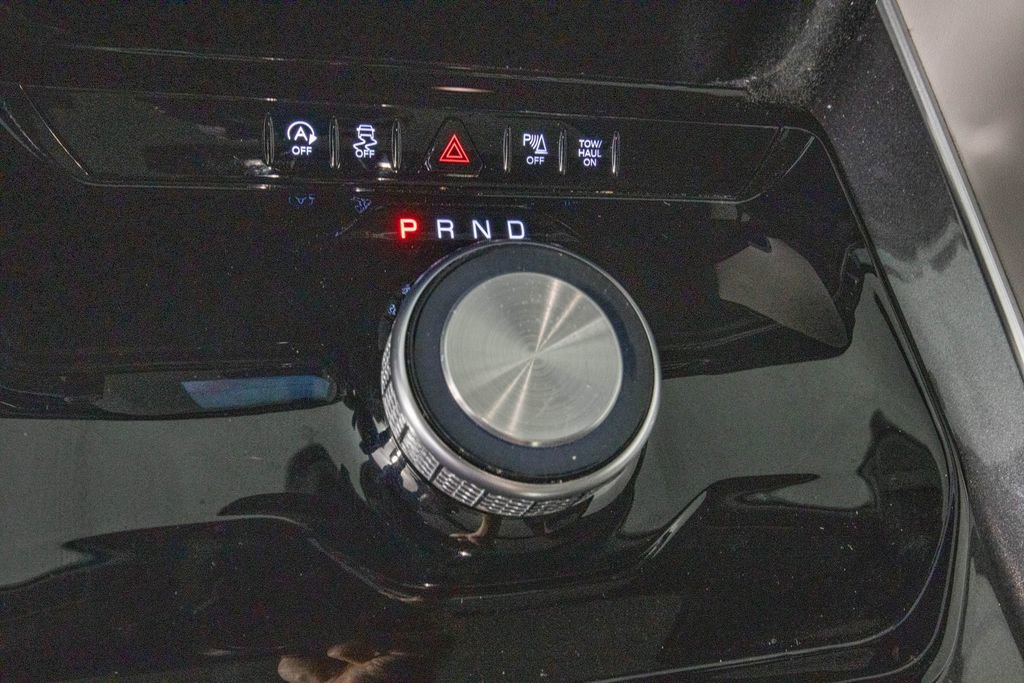 Used 2024 Jeep Wagoneer 2WD w/ Premium Group I image 28