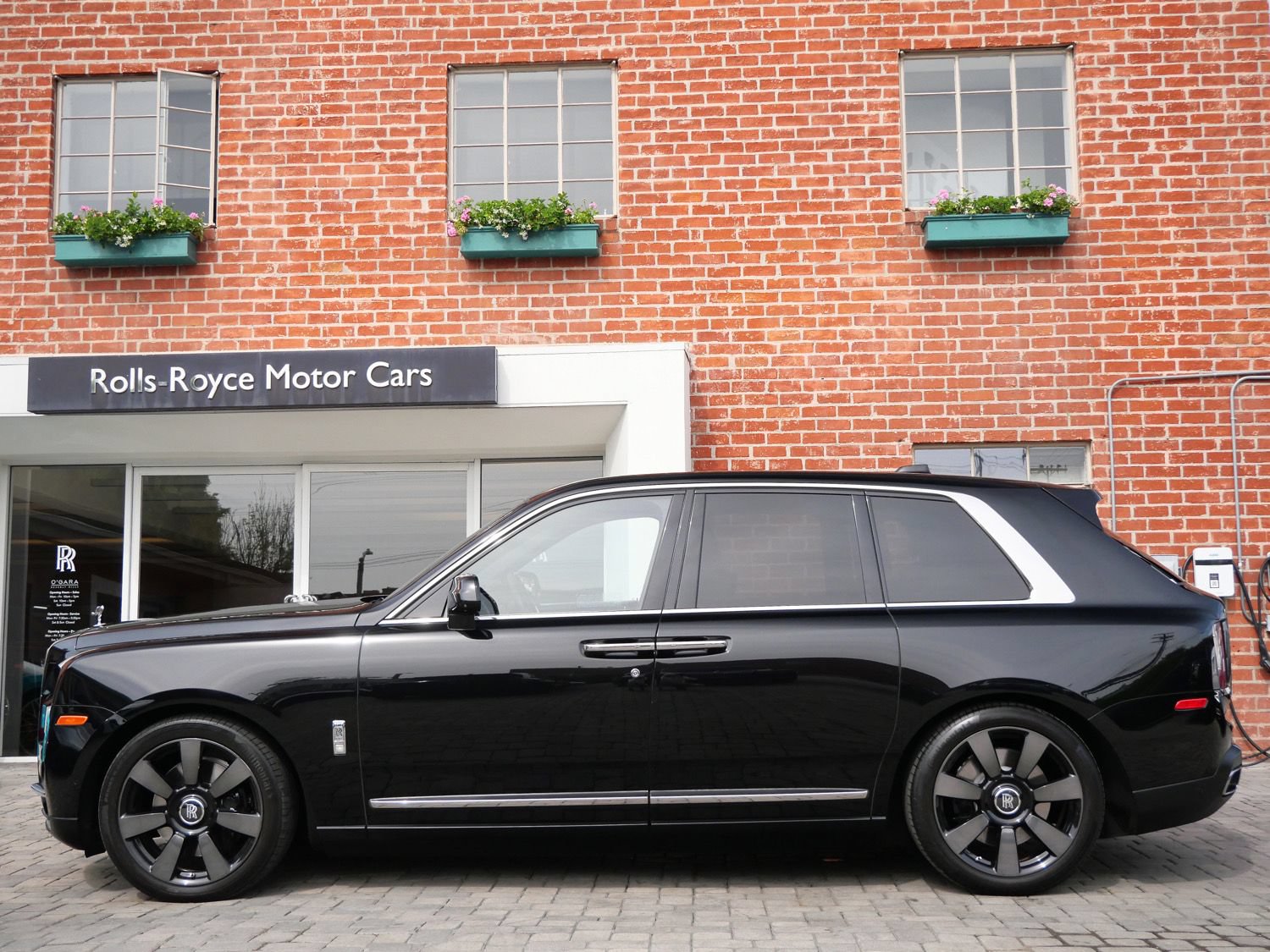 Certified 2021 Rolls-Royce Cullinan AWD/4WD image 3