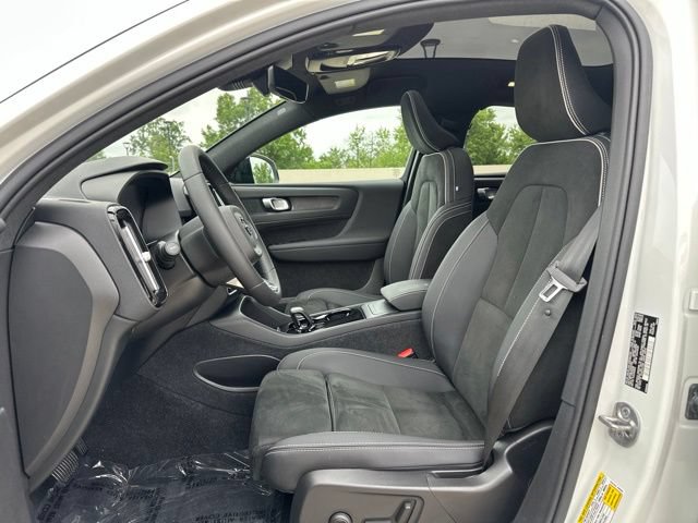 Certified 2023 Volvo C40 P8 Recharge Plus w/ Protection Package Premier AWD/4WD image 17