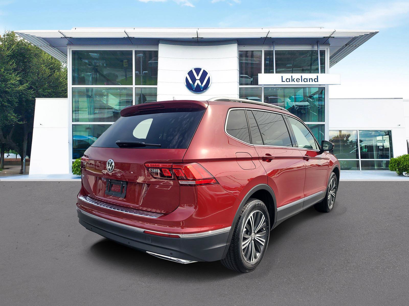 Used 2019 Volkswagen Tiguan SEL FWD image 3