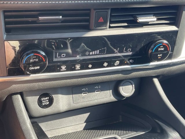 Used 2025 Nissan Rogue SV AWD/4WD image 31
