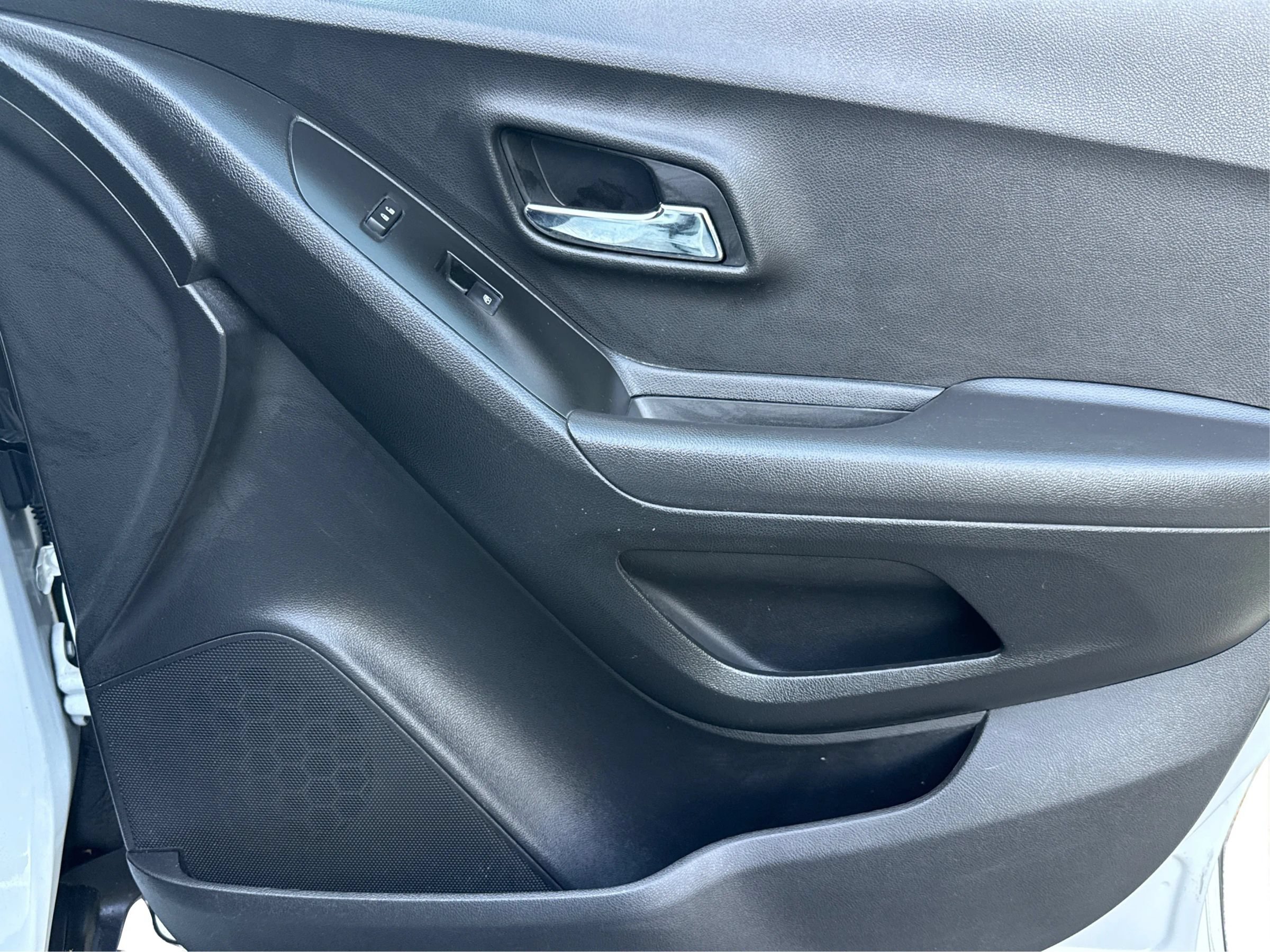 Used 2019 Chevrolet Trax LT w/ LT Convenience Package FWD image 21