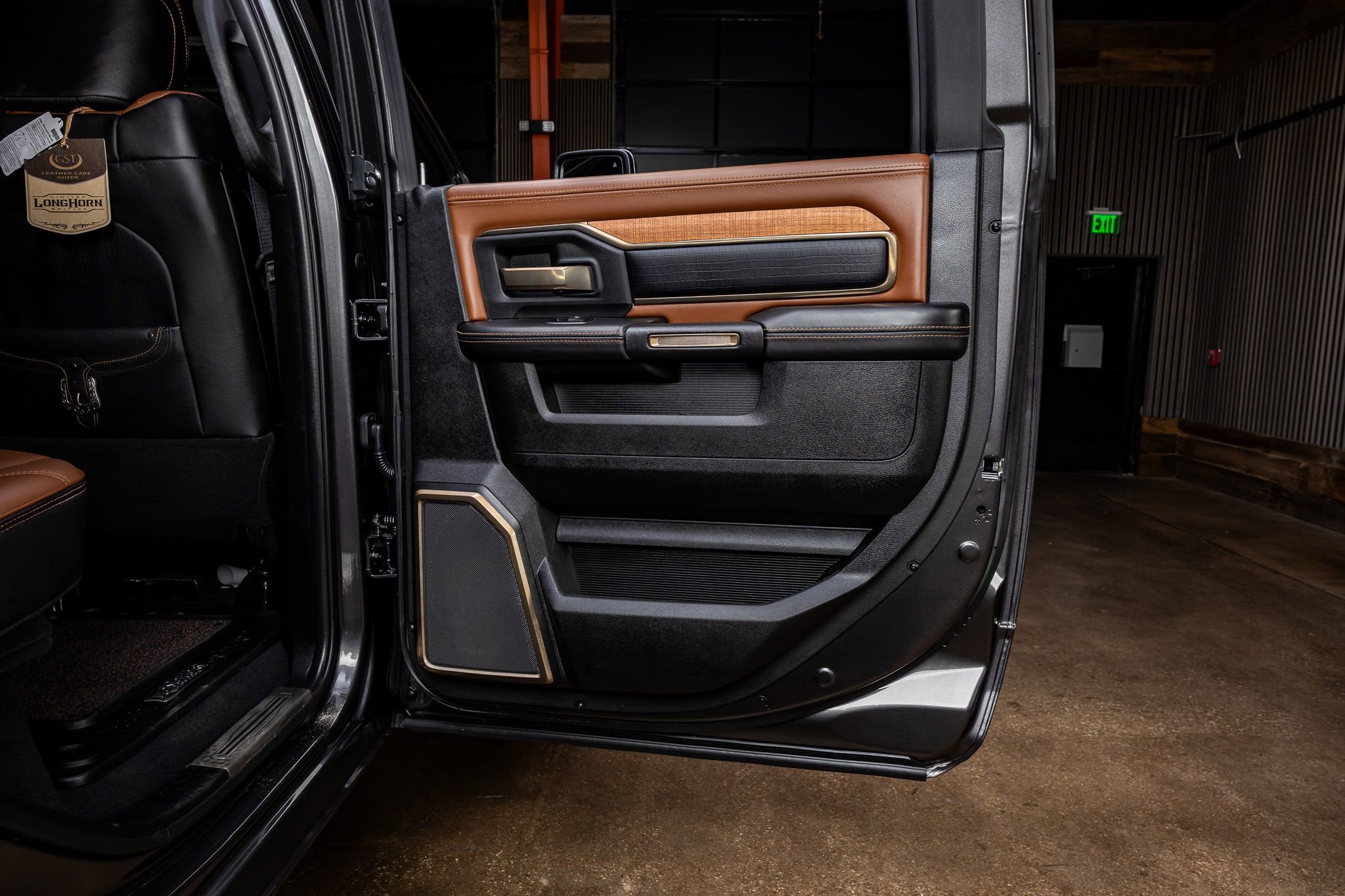 Used 2024 RAM 3500 Limited w/ Towing Technology Group image 38