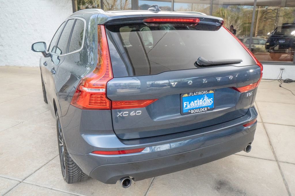 Used 2021 Volvo XC60 T5 Momentum w/ Climate Package image 5