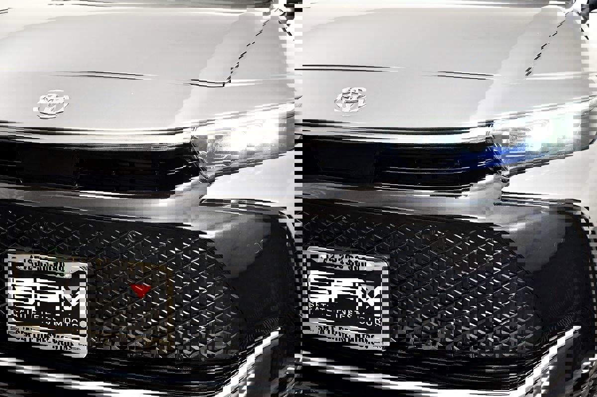 Used 2023 Toyota Crown Platinum image 13