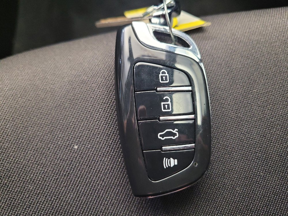 Used 2022 Chevrolet Malibu LT FWD image 32