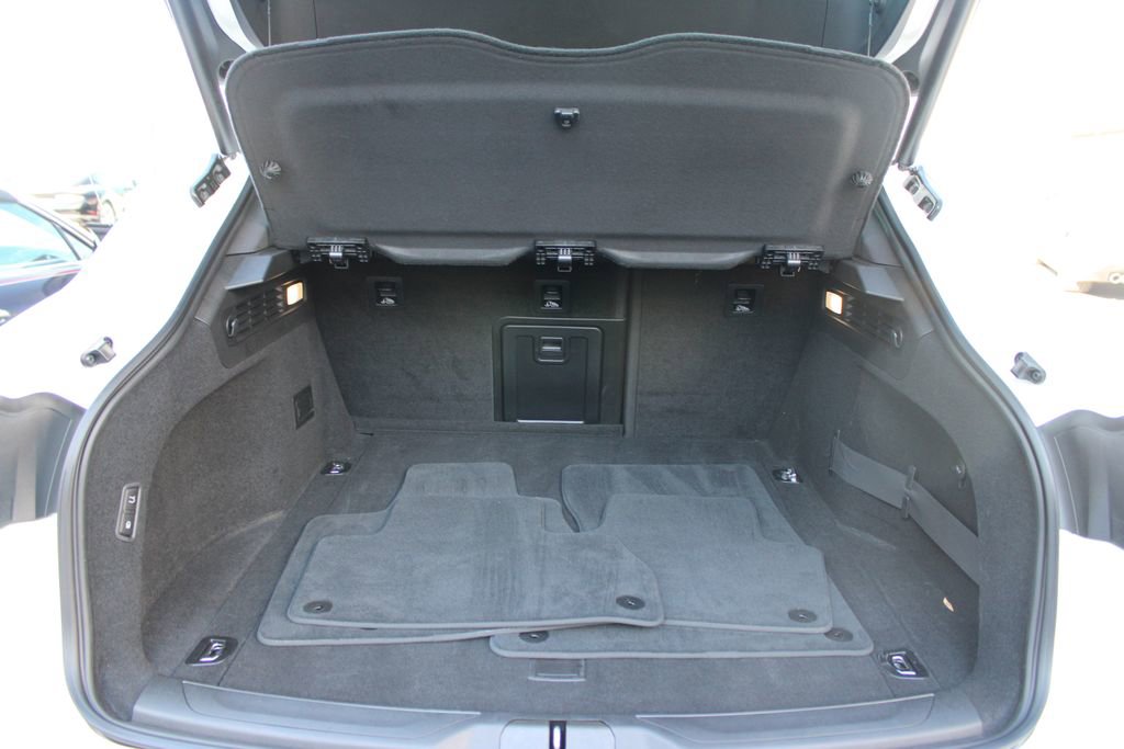 Used 2024 Maserati Levante GT Ultima image 17