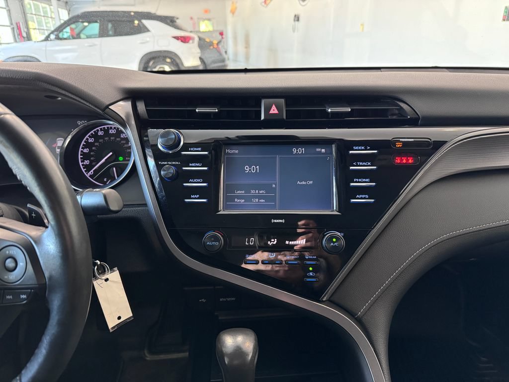 Used 2020 Toyota Camry SE w/ Carpet Mat Package AWD/4WD image 17