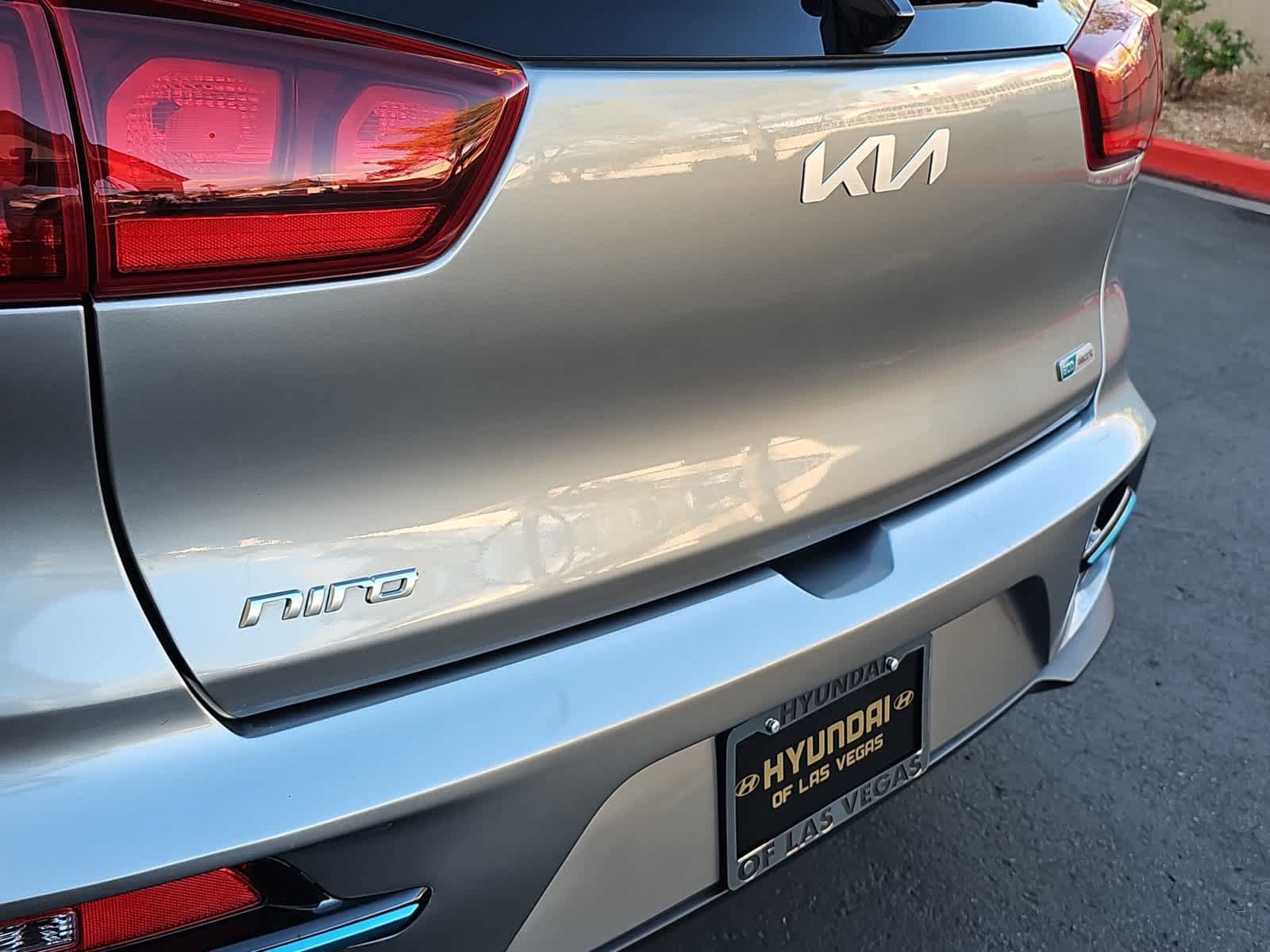 Used 2022 Kia Niro EX FWD image 11
