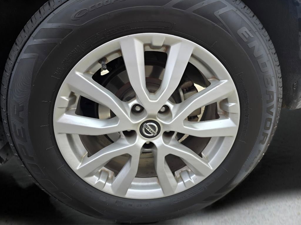 Used 2019 Nissan Rogue SV image 16