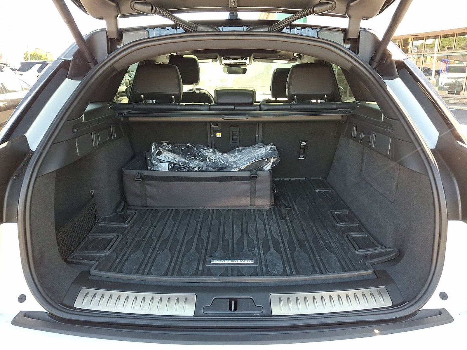 Certified 2026 Land Rover Range Rover Velar S AWD/4WD image 29