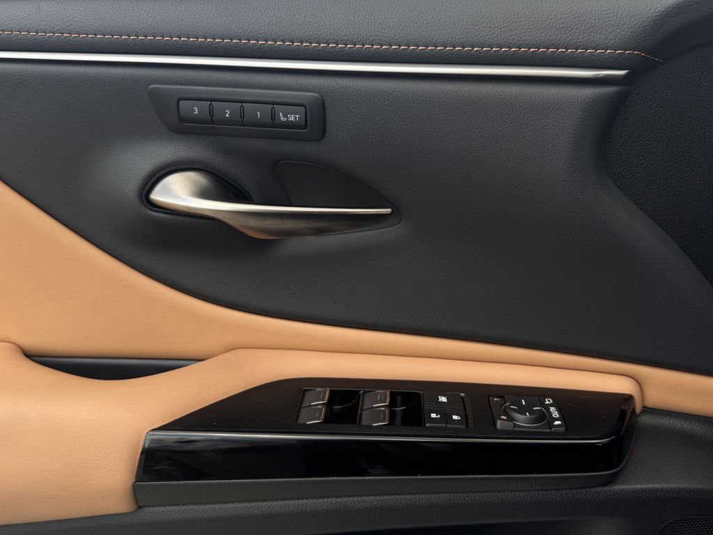 Used 2025 Lexus ES 350 w/ Premium Package image 23
