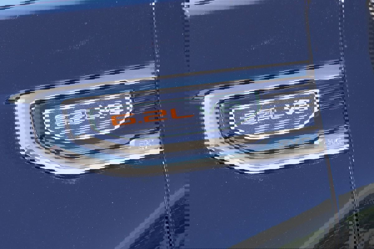 Used 2020 GMC Sierra 1500 AT4 w/ Off-Road Performance Package image 5