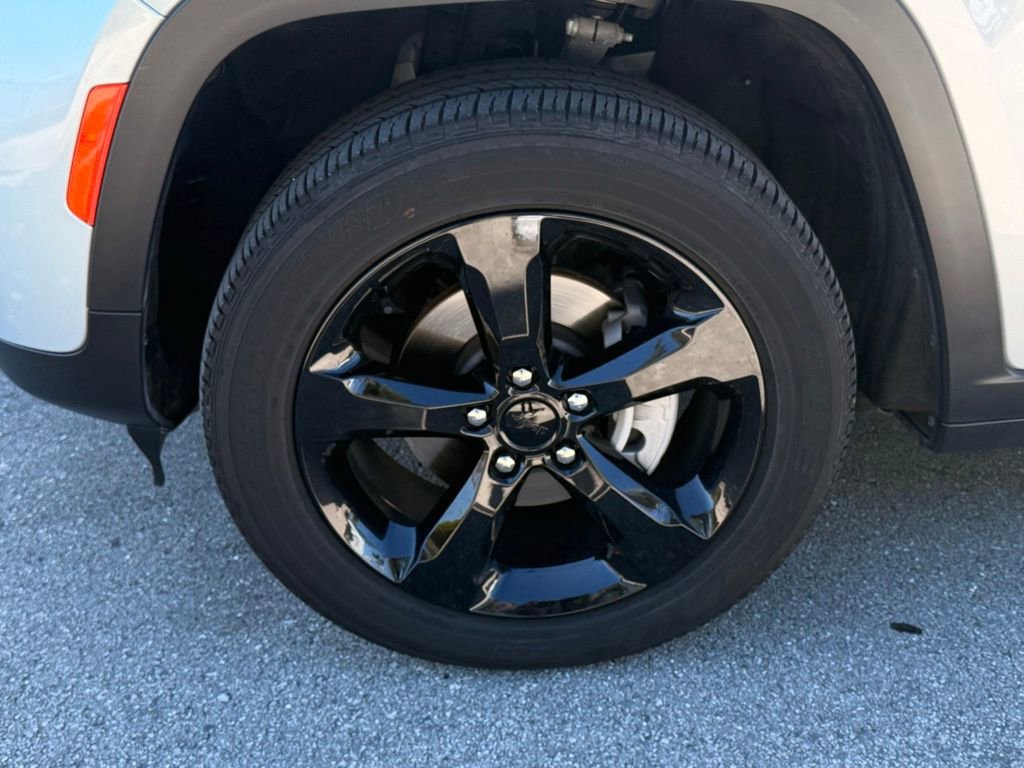 Certified 2023 Jeep Grand Cherokee Altitude AWD/4WD image 32