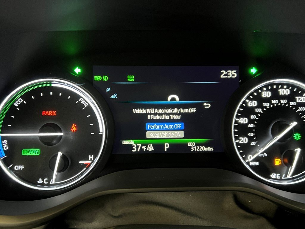 Used 2023 Toyota Sienna Limited image 42