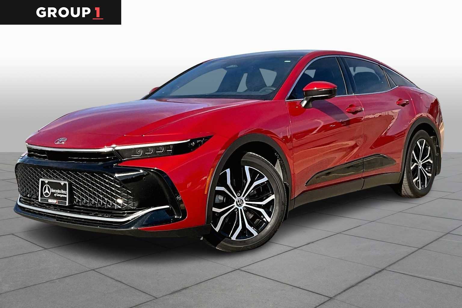 Used 2023 Toyota Crown Limited image 1