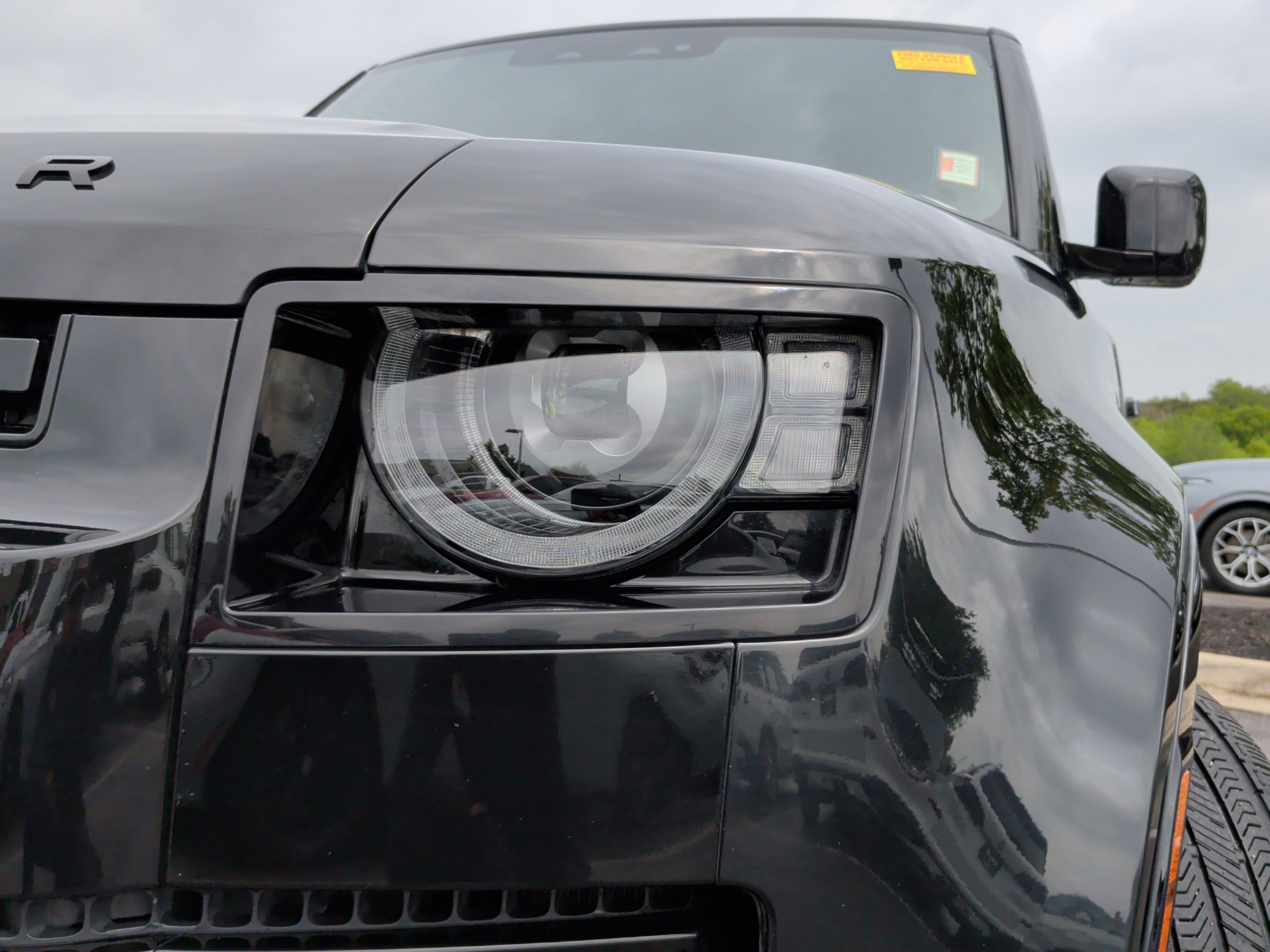 Used 2023 Land Rover Defender 110 X-Dynamic SE image 3