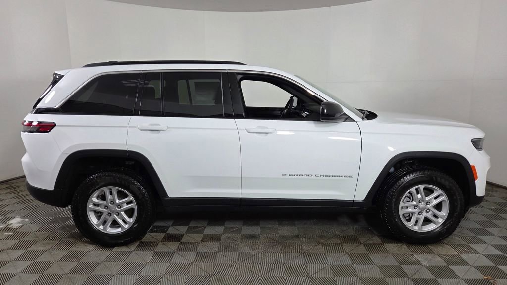 New 2025 Jeep Grand Cherokee Laredo w/ Luxury Tech Group I image 9