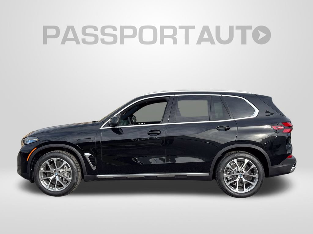 New 2026 BMW X5 xDrive50e w/ Premium Package AWD/4WD image 2