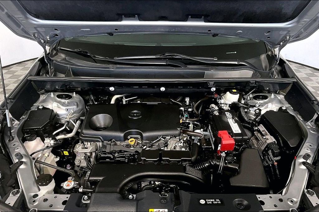 Used 2021 Toyota RAV4 XLE image 9