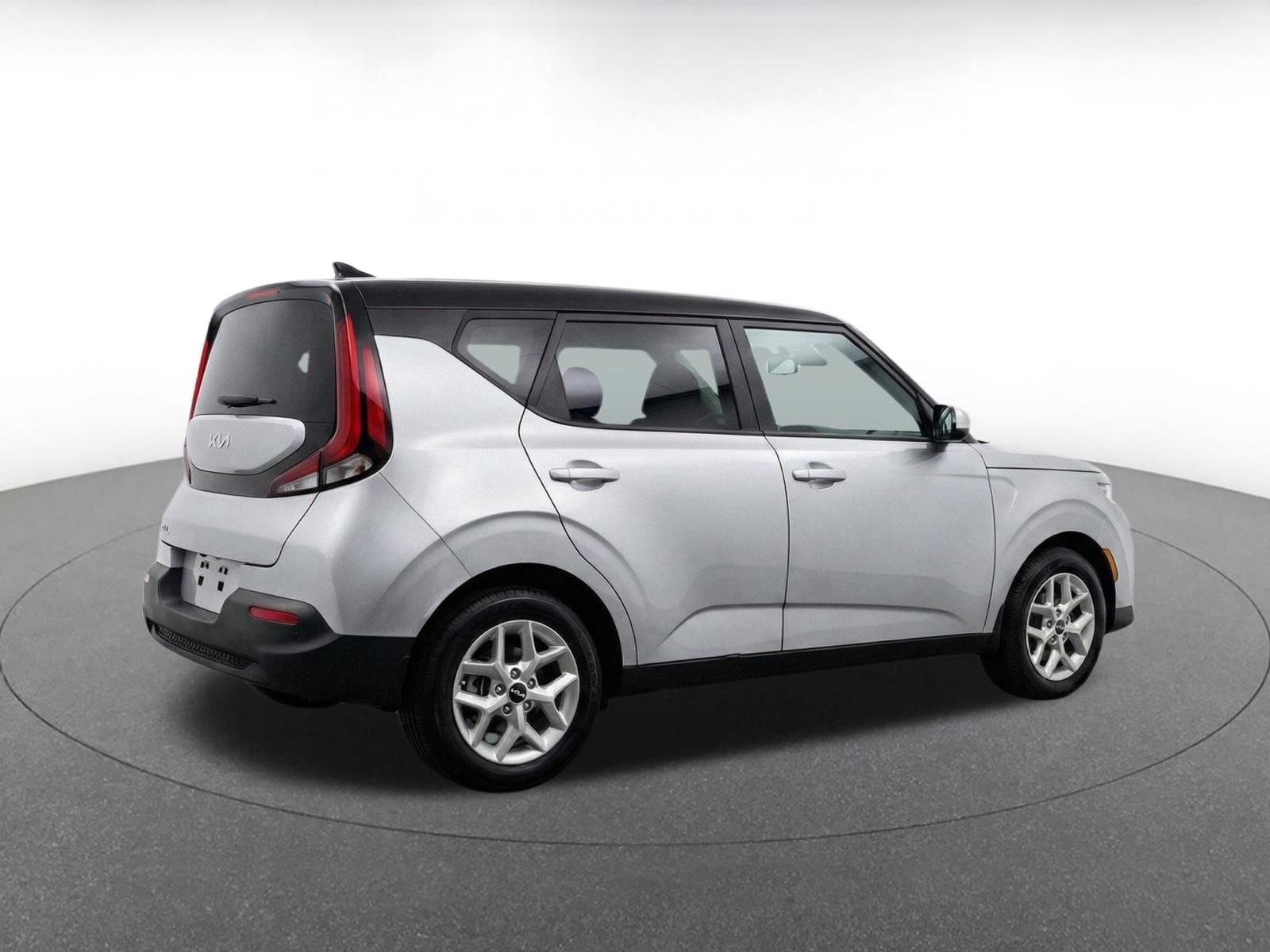 Used 2025 Kia Soul LX w/ LX Technology Package FWD image 8