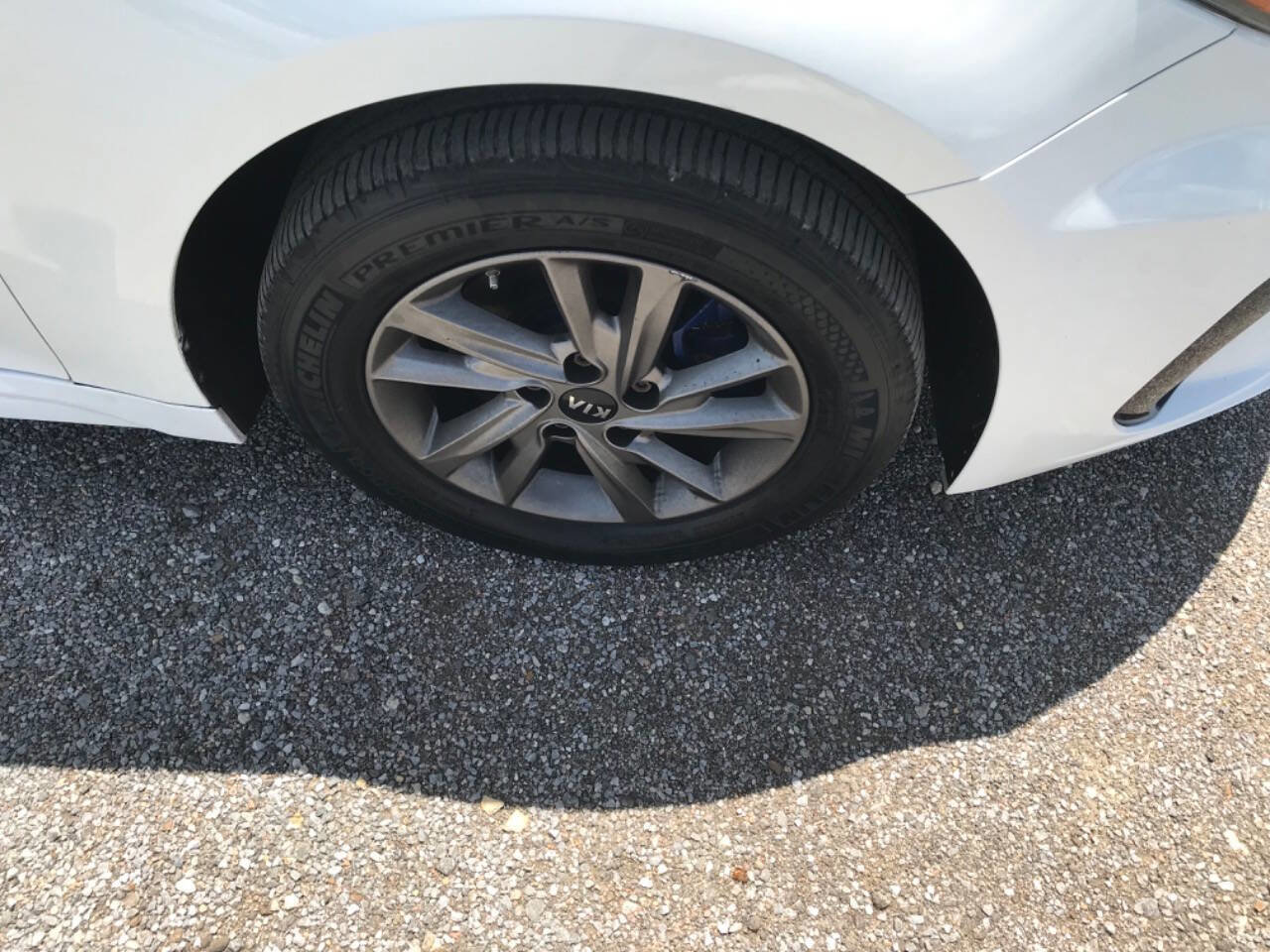 Used 2020 Kia Optima LX image 27