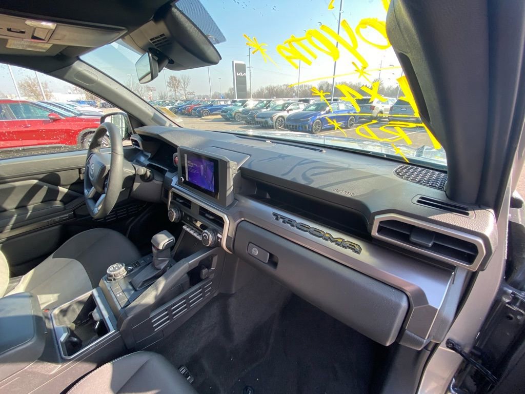 Used 2025 Toyota Tacoma TRD Off-Road AWD/4WD image 28