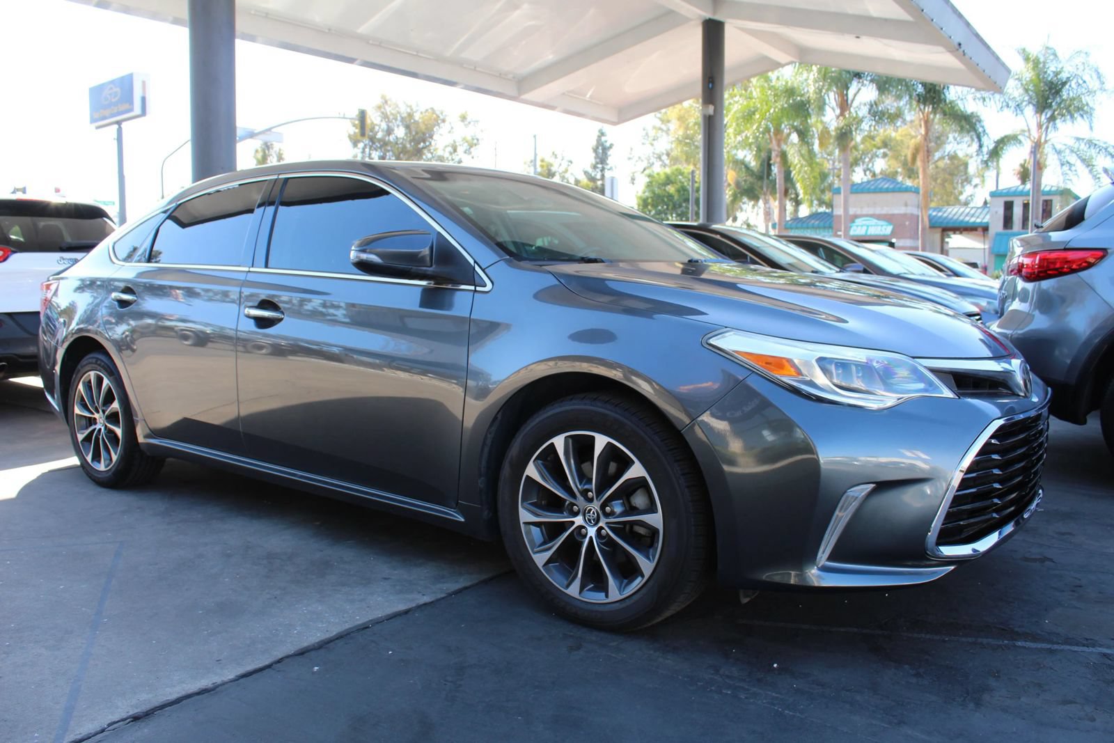 Used 2017 Toyota Avalon XLE Premium w/ Preferred Accessory Package FWD image 7
